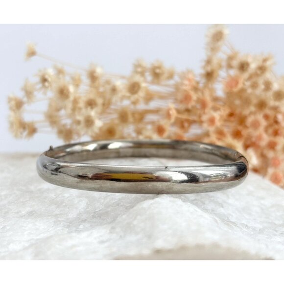Minimalist Hinged Enclosure Domed Silver Toned Elegant Vintage Bangle Bracelet - Picture 1 of 9
